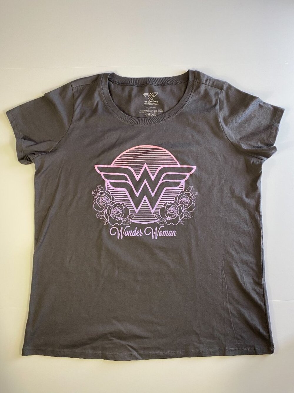 Torrid SZ 1 Wonder Woman Cotton Gray with Pink Graphic T-Shirt